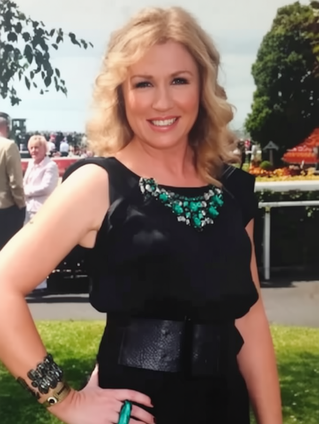 Portrait of Lorraine Nolan - Professional soprano singer and vocal coach